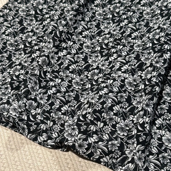 H&M Cute Skirt - Picture 4 of 11